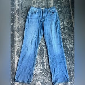 Straight leg light blue levi’s
